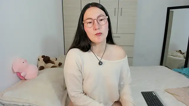 Elle Lee  online show from September 2025 02:17:02 PM