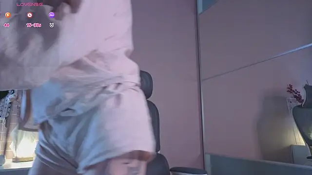 Snapshot of hype_meal_home chatting on April 2026 05:50:02 PM hype meal home online show from April 2026 05:50:02 PM