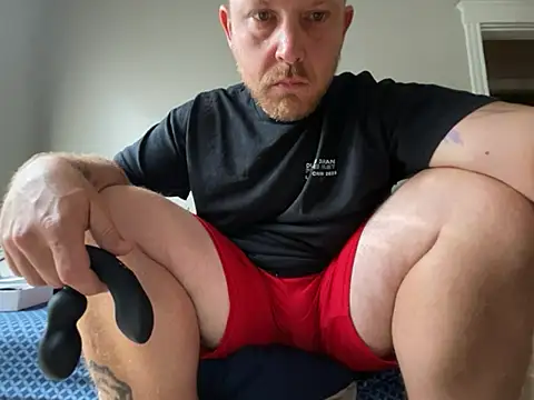 Mcpussypounder211 online show from June 2026 10:32:01 PM