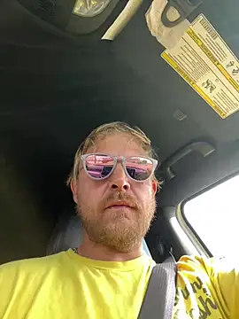 Mcpussypounder211 online show from June 2026 09:25:01 PM
