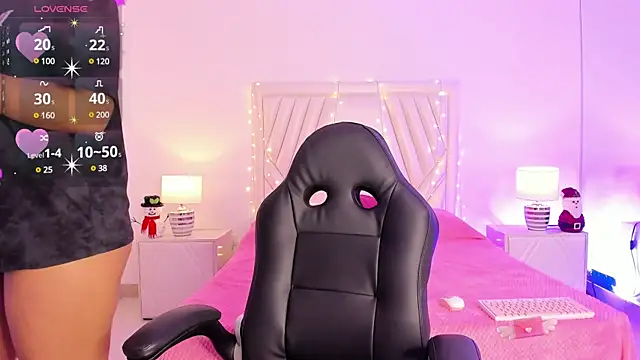 Snapshot of MavyStar chatting on December 2024 11:41:02 AM MavyStar online show from December 2024 11:41:02 AM