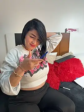 Snapshot of karenlennox1 chatting on April 2026 01:19:02 AM karenlennox1 online show from April 2026 01:19:02 AM