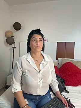 Snapshot of karenlennox1 chatting on May 2026 06:02:02 PM karenlennox1 online show from May 2026 06:02:02 PM