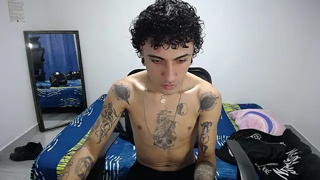 Snapshot of present_the_magic chatting on November 2025 09:03:02 PM present the magic online show from November 2025 09:03:02 PM