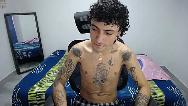 Snapshot of present_the_magic chatting on November 2025 03:29:02 PM present the magic online show from November 2025 03:29:02 PM