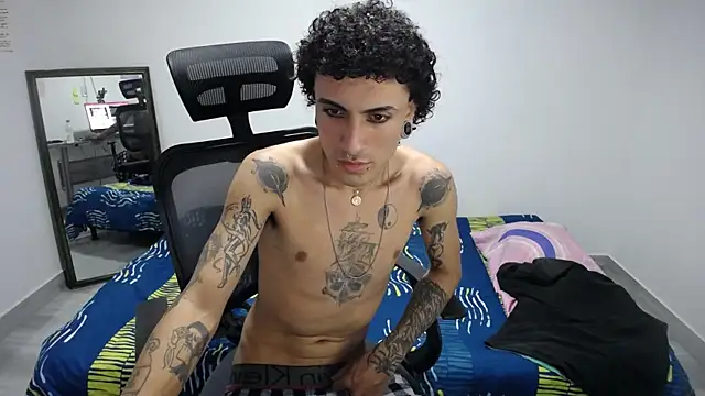 Snapshot of present_the_magic chatting on November 2025 05:34:02 PM present the magic online show from November 2025 05:34:02 PM