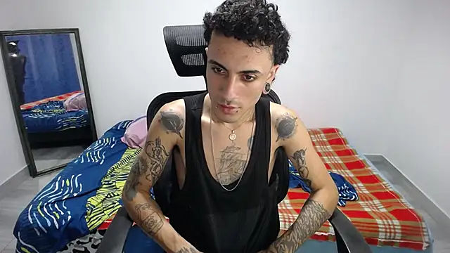 Snapshot of present_the_magic chatting on November 2025 03:17:01 AM present the magic online show from November 2025 03:17:01 AM