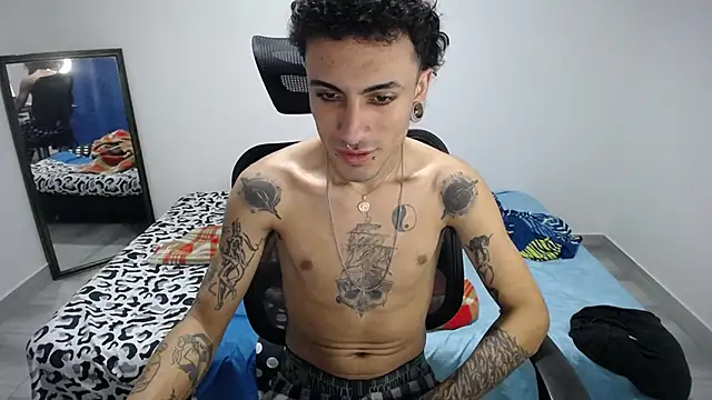 Snapshot of present_the_magic chatting on November 2025 08:11:01 PM present the magic online show from November 2025 08:11:01 PM