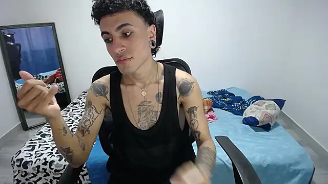 Snapshot of present_the_magic chatting on November 2025 08:12:01 PM present the magic online show from November 2025 08:12:01 PM