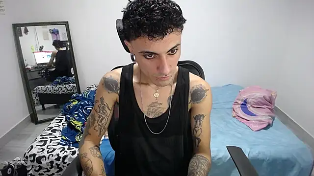 Snapshot of present_the_magic chatting on November 2025 06:23:02 PM present the magic online show from November 2025 06:23:02 PM