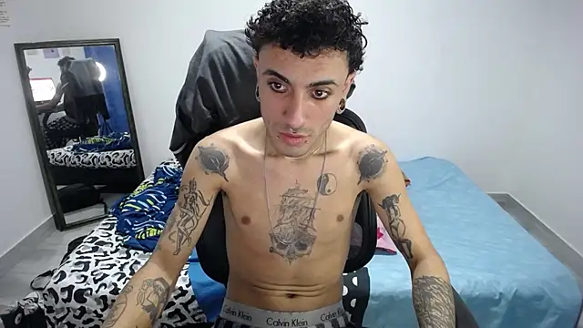 Snapshot of present_the_magic chatting on December 2025 08:47:01 PM present the magic online show from December 2025 08:47:01 PM