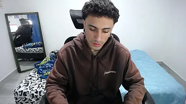 Snapshot of present_the_magic chatting on December 2025 08:52:02 AM present the magic online show from December 2025 08:52:02 AM