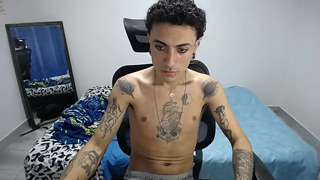 Snapshot of present_the_magic chatting on December 2025 08:59:02 PM present the magic online show from December 2025 08:59:02 PM