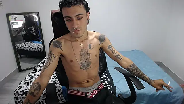 Snapshot of present_the_magic chatting on December 2025 05:11:02 PM present the magic online show from December 2025 05:11:02 PM