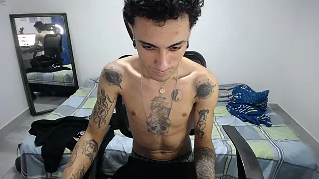 Snapshot of present_the_magic chatting on December 2025 03:57:01 AM present the magic online show from December 2025 03:57:01 AM