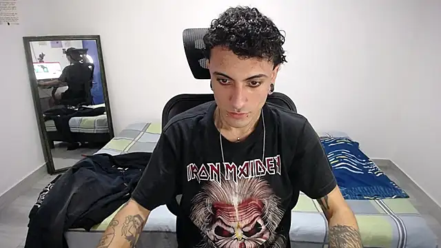 Snapshot of present_the_magic chatting on December 2025 07:54:01 PM present the magic online show from December 2025 07:54:01 PM