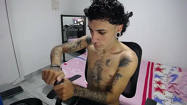 Snapshot of present_the_magic chatting on January 2026 06:33:01 PM present the magic online show from January 2026 06:33:01 PM