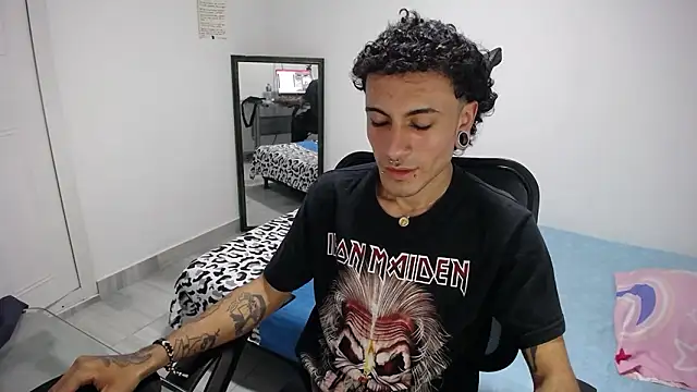 Snapshot of present_the_magic chatting on January 2026 06:39:01 AM present the magic online show from January 2026 06:39:01 AM