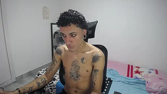 Snapshot of present_the_magic chatting on January 2026 07:17:01 PM present the magic online show from January 2026 07:17:01 PM