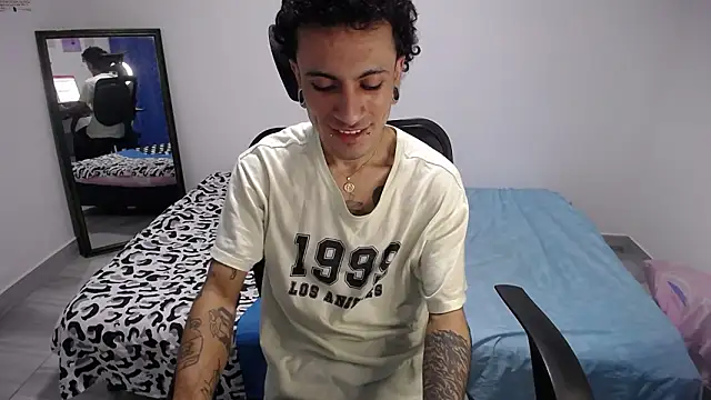 Snapshot of present_the_magic chatting on February 2026 05:06:01 AM present the magic online show from February 2026 05:06:01 AM