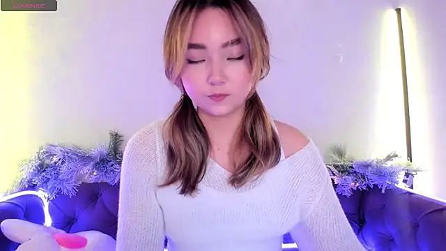 Fluffy Rose online show from December 2024 08:35:01 AM