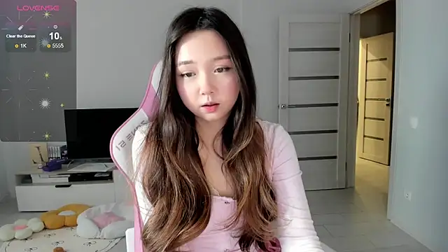 Fluffy Rose online show from May 2026 12:28:02 AM