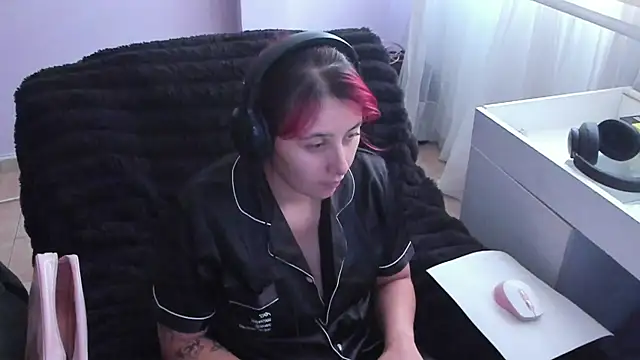 Snapshot of bonnie_moon_ chatting on October 2025 08:18:02 PM bonnie moon online show from October 2025 08:18:02 PM