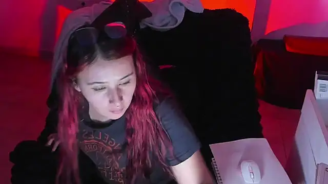 Snapshot of bonnie_moon_ chatting on October 2025 10:21:02 PM bonnie moon online show from October 2025 10:21:02 PM