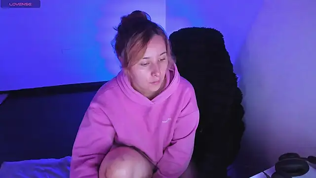 bonnie moon  online show from March 2026 06:01:01 PM