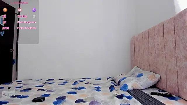 lizziemontana2 online show from June 2026 07:41:01 PM