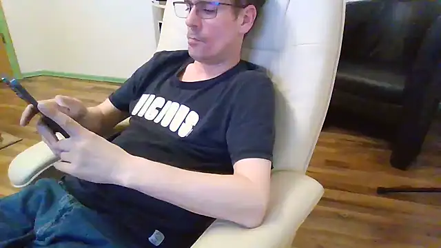 Snapshot of Minm666 chatting on January 2025 10:24:02 PM Minm666 online show from January 2025 10:24:02 PM