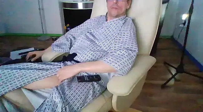 Snapshot of Minm666 chatting on February 2025 04:14:01 AM Minm666 online show from February 2025 04:14:01 AM