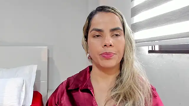 ClaraMariaMon online show from May 2026 06:49:02 PM