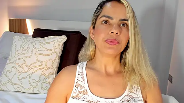 ClaraMariaMon online show from July 2026 07:39:01 PM