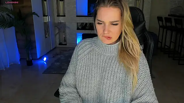 Snapshot of KittiLiza chatting on February 2025 01:58:01 AM KittiLiza online show from February 2025 01:58:01 AM