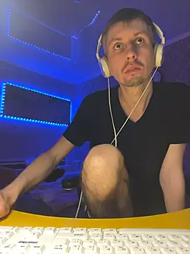 Aki-Laky online show from December 2025 07:12:02 PM