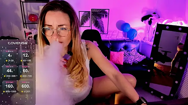 LadyIzabel online show from December 2024 08:45:02 AM