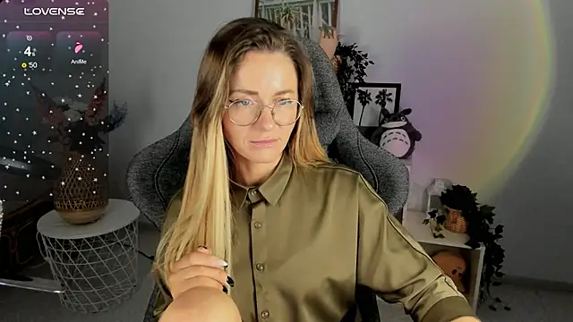 LadyIzabel online show from January 2025 02:46:02 PM