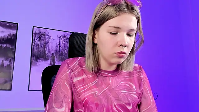 AliceSunday online show from December 2024 11:14:01 AM