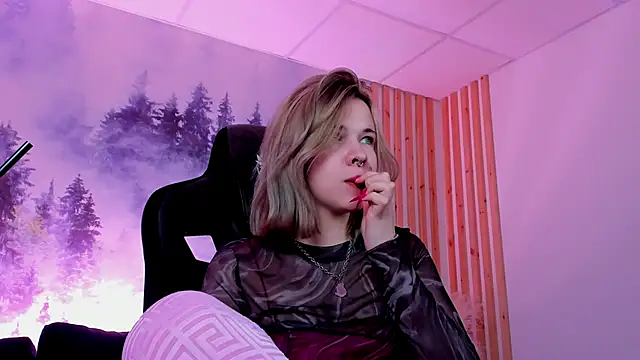 AliceSunday online show from December 2024 09:56:02 AM