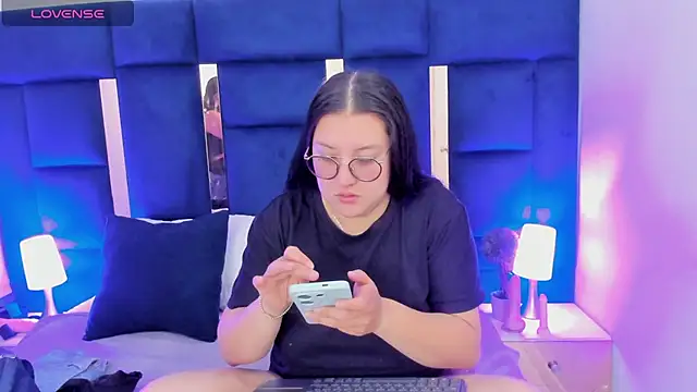 rebecaandpamela online show from December 2024 01:56:01 PM