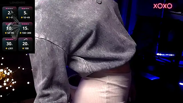 Snapshot of Laura_Bess chatting on December 2024 12:19:01 AM Laura Bess online show from December 2024 12:19:01 AM