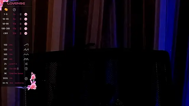 Snapshot of Laura_Bess chatting on October 2025 09:43:02 PM Laura Bess online show from October 2025 09:43:02 PM