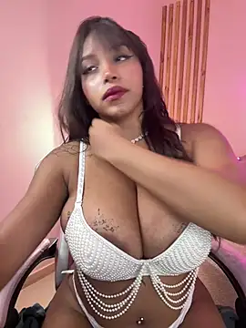 MadeleineSanez online show from April 2026 09:04:01 PM