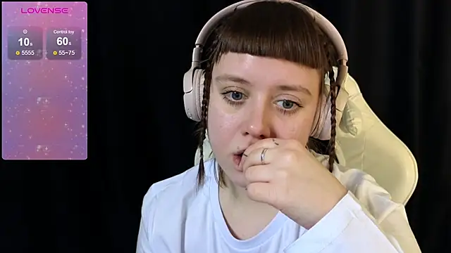 Snapshot of June_shy0 chatting on February 2025 08:06:02 AM June shy0 online show from February 2025 08:06:02 AM