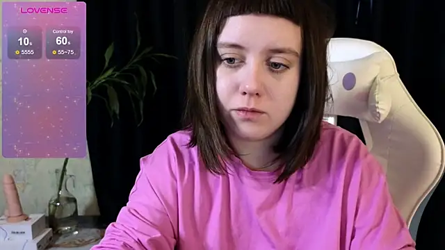 Snapshot of June_shy0 chatting on March 2025 06:52:02 AM June shy0 online show from March 2025 06:52:02 AM