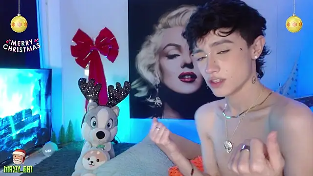 Snapshot of maxiy_001 chatting on December 2024 11:24:01 PM maxiy 001 online show from December 2024 11:24:01 PM