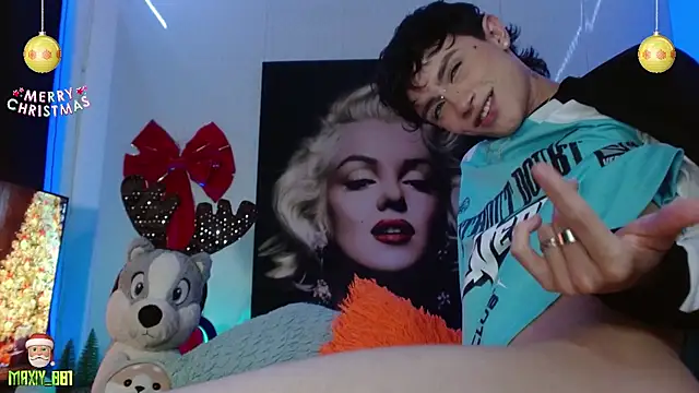 Snapshot of maxiy_001 chatting on December 2024 07:40:02 AM maxiy 001 online show from December 2024 07:40:02 AM