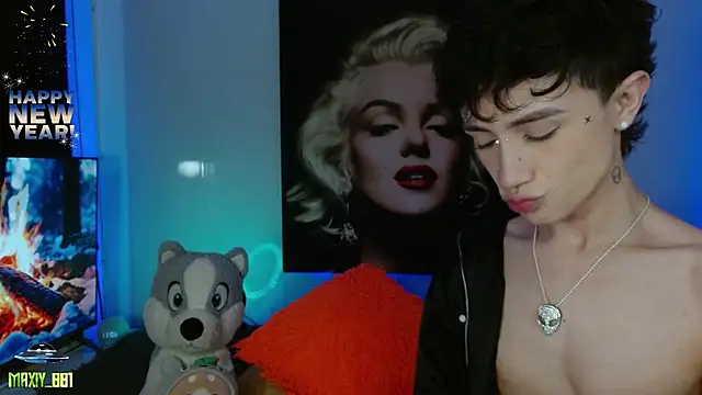 Snapshot of maxiy_001 chatting on January 2025 04:58:02 AM maxiy 001 online show from January 2025 04:58:02 AM