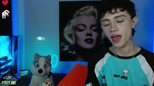 Snapshot of maxiy_001 chatting on January 2025 04:33:02 AM maxiy 001 online show from January 2025 04:33:02 AM